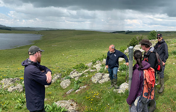 Pose de piezomètres au lac de Saint Andéol - PNR Aubrac