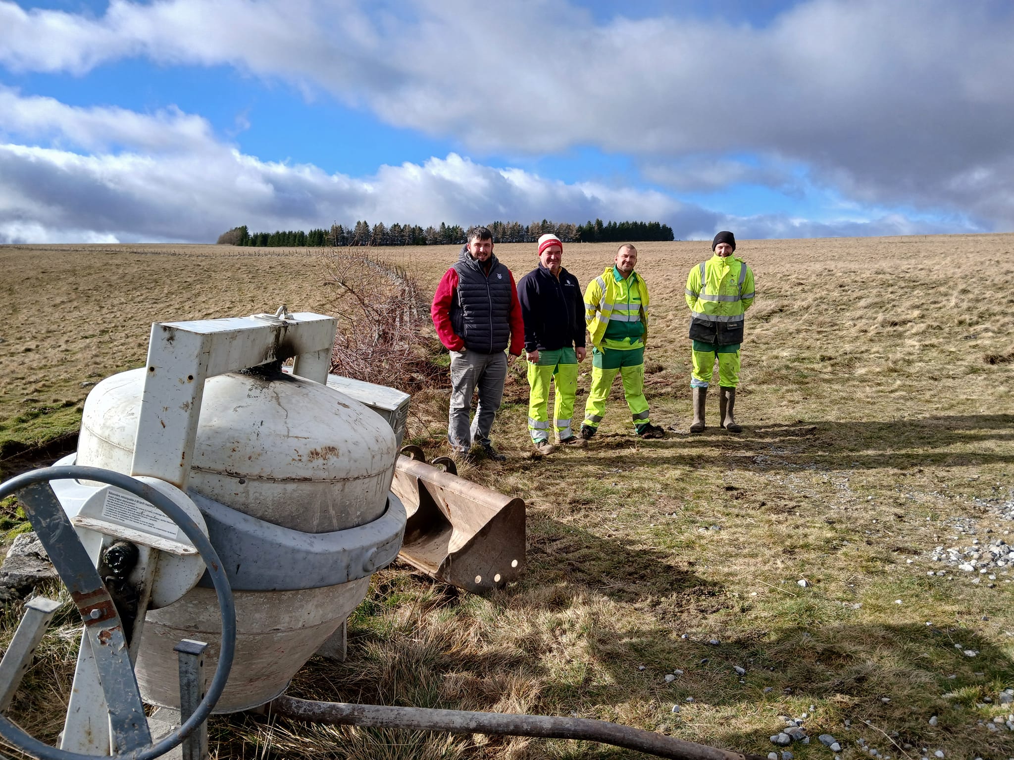 6 portillons piéton installés sur le GR® de Pays du Tour des Monts d'Aubrac à Saint-Urcize