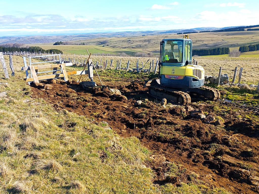 6 portillons piéton installés sur le GR® de Pays du Tour des Monts d'Aubrac à Saint-Urcize